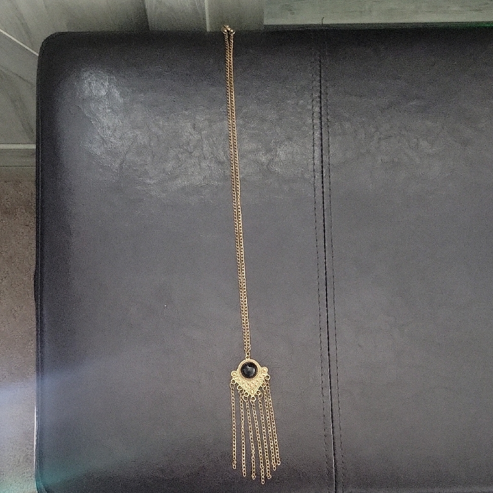 Elegant Gold and Black Pendant Necklace